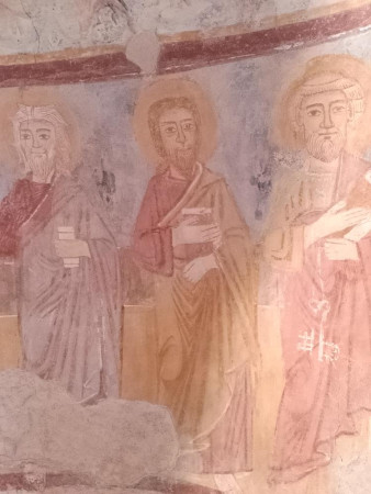 Si notino i segni neri lasciati dalle candele nel rito dell' "Apostare" citato nel testo (foto M. Uberti)