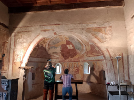 L. Bettosini cattura con l'obbiettivo il bellissimo Cristo Pantocratore (foto M. Uberti) 